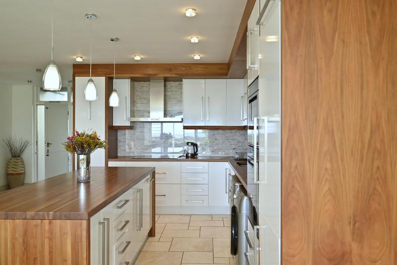 To Let 3 Bedroom Property for Rent in Dolphin Beach Western Cape